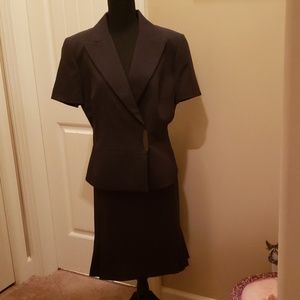 TAHARI Arthur Levine suit